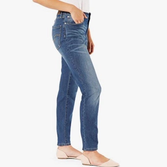 Signature Levi Strauss Mid Rise Straight Jean sz 12M - Picture 3 of 7